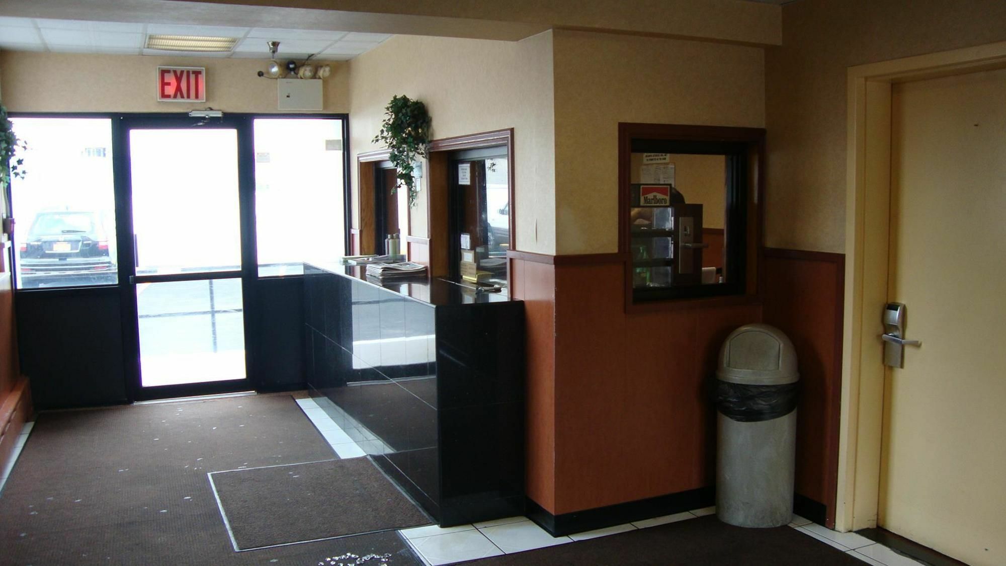 Riviera Motor Inn Brooklyn New York Exterior photo